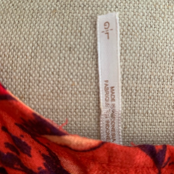 Floral Sleeveless V-Neck Top - Red - Picture 5 of 5